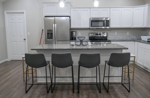 Grand Island House | Spacious Sunset Sleeps 12 Comfortably Perfect for Families & Groups, Book Today!