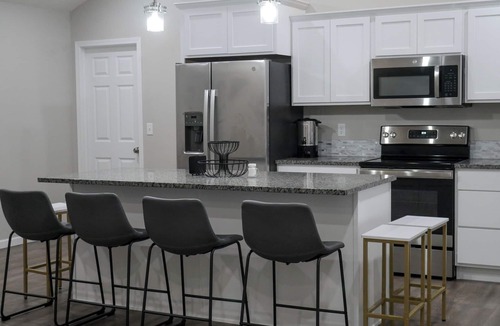 Grand Island House | Spacious Sunset Sleeps 12 Comfortably Perfect for Families & Groups, Book Today!