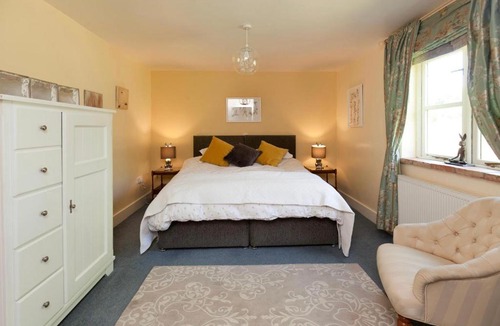Swallowcliffe House | Spacious Swallow Cottage