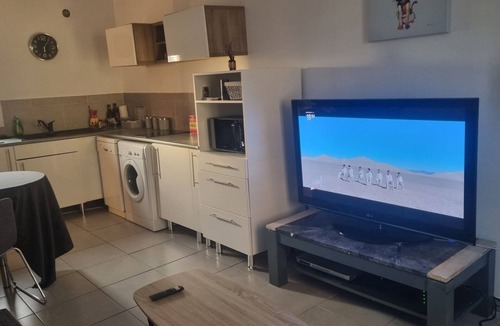 Port-de-Bouc Apartment | Spacious T2 Sea/Port 200m away with all comforts Fibre-Ideal for business travel or vacations