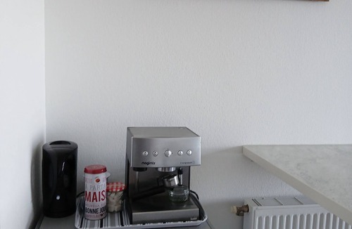 Toulouse North Apartment | Spacious T3 Balcony Private Parking, 5 minutes from the metro to downtown!