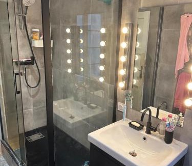Anatole France Danton Apartment | Spacious T3 centre ville Coty