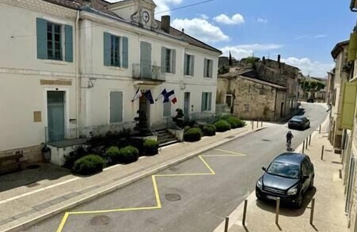 Sauzet Apartment | Spacious T3 in village center