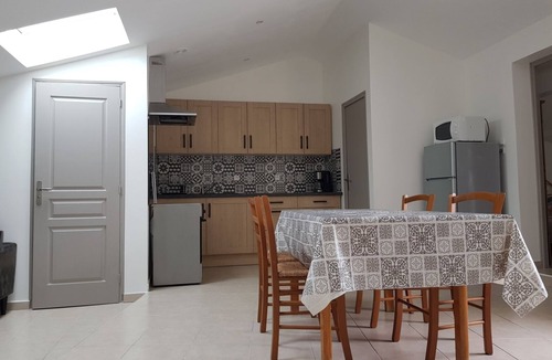 Cabasse Apartment | Spacious T4 in Provence