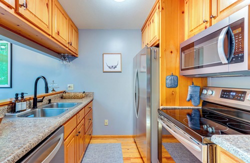 Talking Rock Cabin | Spacious Talking Rock Cabin: Game Room, Fire Pit!