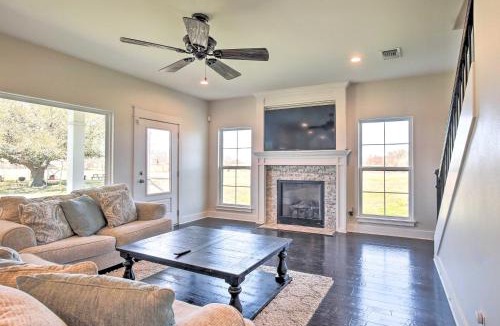 Yorktown House | Spacious Texas Getaway with Fire Pit and Pond!