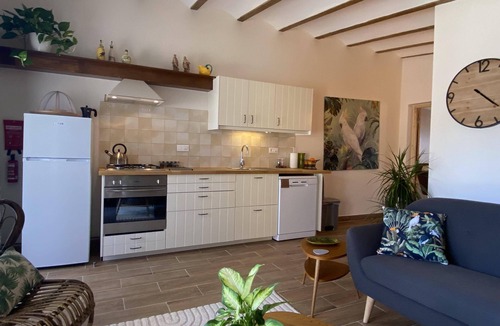 Traiguera Apartment | Spacious three-bedroomed country villa with large gardens and swimming pool