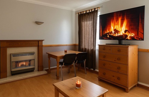 Liberton Apartment | Spacious Three-Bedroom Apartment