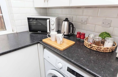 Hemsworth House | Spacious three bedroom property!