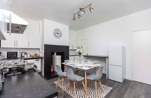 Hemsworth House | Spacious three bedroom property!