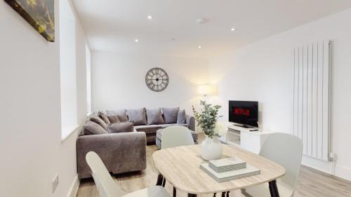 Six Bells Apartment | Spacious three bedroom apartment with Valley views