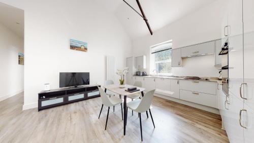 Six Bells Apartment | Spacious three bedroom apartment with Valley views