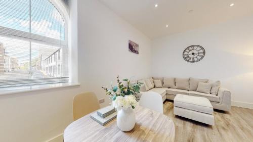 Six Bells Apartment | Spacious three bedroom apartment with Valley views