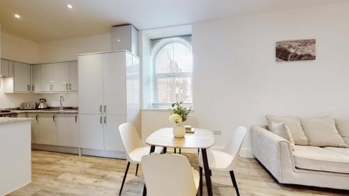 Six Bells Apartment | Spacious three bedroom apartment with Valley views