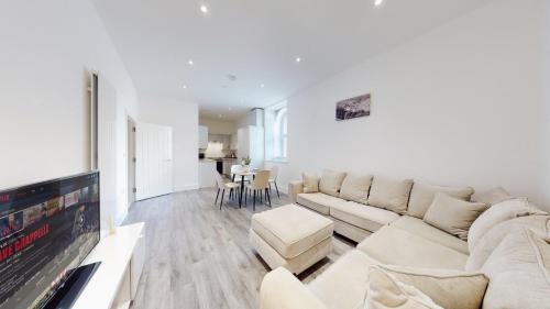 Six Bells Apartment | Spacious three bedroom apartment with Valley views