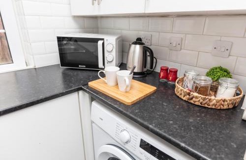 Hemsworth House | Spacious three bedroom property!