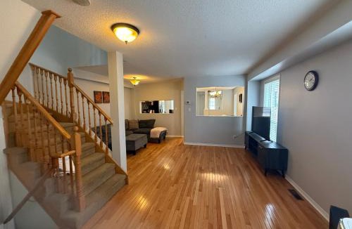 Halton Regional Municipality House | Spacious Three Bedroom House Wifi Parking