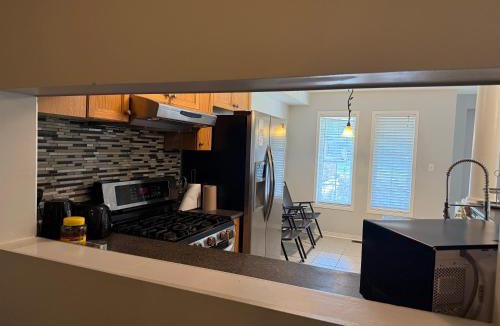 Halton Regional Municipality House | Spacious Three Bedroom House Wifi Parking