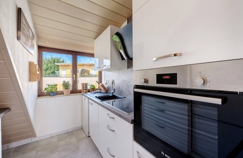 Maichingen Apartment | Spacious Three-Room Maisonette Apartment, 100 sqm