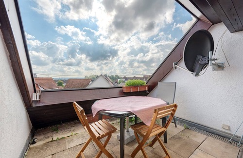 Maichingen Apartment | Spacious Three-Room Maisonette Apartment, 100 sqm
