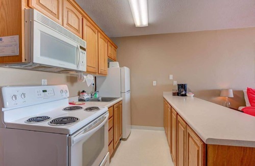 Lincoln City Condo | Spacious Top Floor Oceanfront Suite - Pool and Sauna - Sleeps 4!