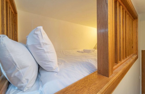 Duddingston House | Spacious Town-house with Parking