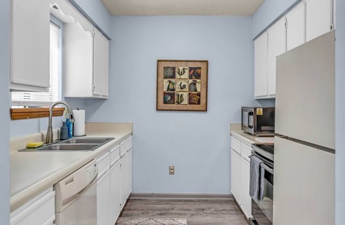 Southwest Topeka House | Spacious townhome - 2-bedrooms with King Beds in quite cul-de-sac - sleeps 6