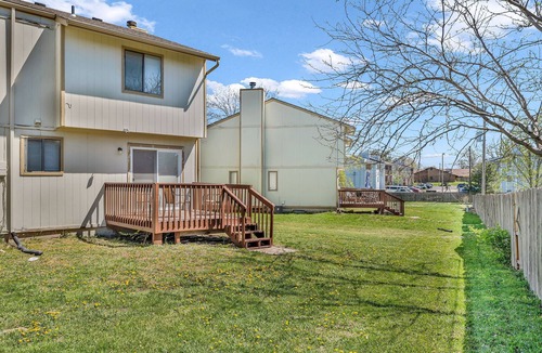 Southwest Topeka House | Spacious townhome - 2-bedrooms with King Beds in quite cul-de-sac - sleeps 6