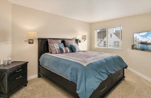 Kent House | Spacious Townhome Conveniently Located