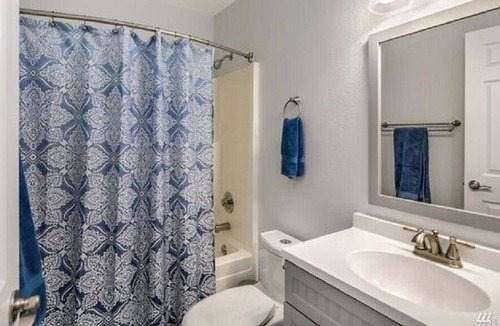 Kent House | Spacious Townhome Conveniently Located