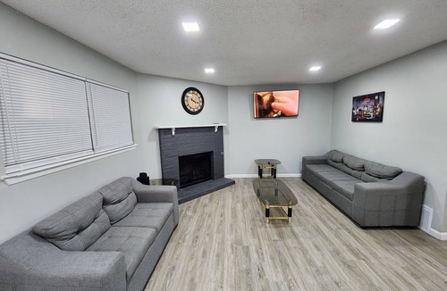 Biggs Field House | Spacious Townhome in El Paso East