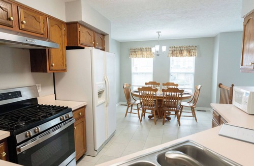 Pike Creek House | Spacious townhome in Newark Delaware