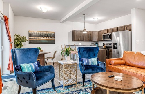 Glencoe House | Spacious Townhome Retreat