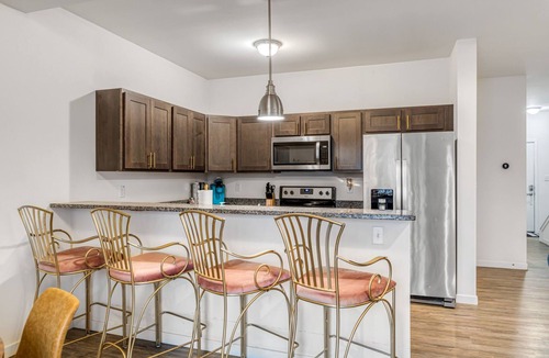Glencoe House | Spacious Townhome Retreat