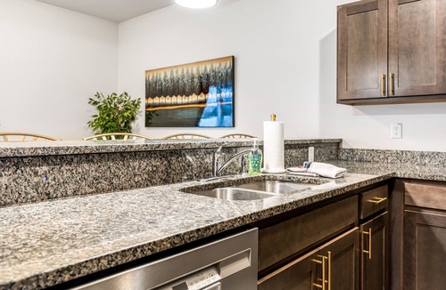 Glencoe House | Spacious Townhome Retreat
