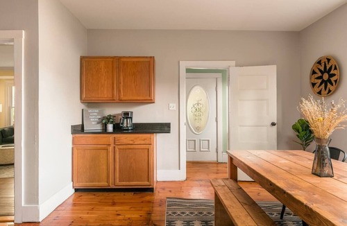 Parkside House | Spacious Townhome Style Aptnn