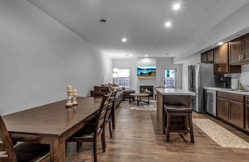Ellicottville House | Spacious Townhome with Fireplace