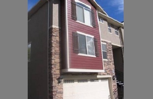 Central City House | Spacious Townhome Near Downtown