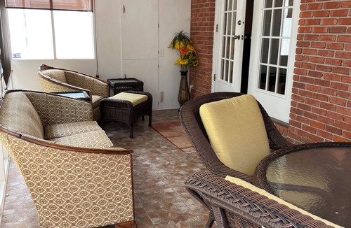 Decatur House | Spacious Townhome with Four Seasons Room