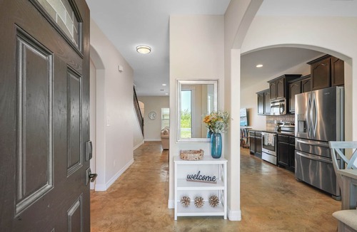Corpus Christi House | Spacious Townhouse: 1 mile to beach! Pet-friendly.