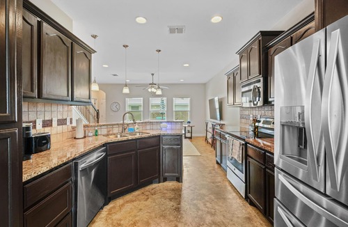 Corpus Christi House | Spacious Townhouse: 1 mile to beach! Pet-friendly.
