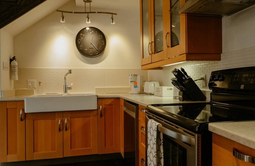 Downtown St. John's House | Spacious Townhouse | 3 BR, Steps to Water St.