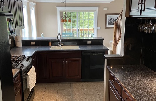 Bellaire Condo | Spacious Townhouse Retreat, Steps from everything. Bring the boat! Easy parking.