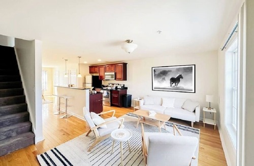 Seward Place House | Spacious Townhouse in Schenectady-B7