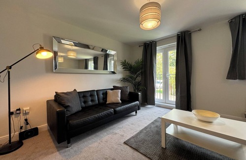 Telford House | Spacious Townhouse with Garden