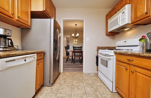 San Leandro House | Spacious & Tranquil Retreat