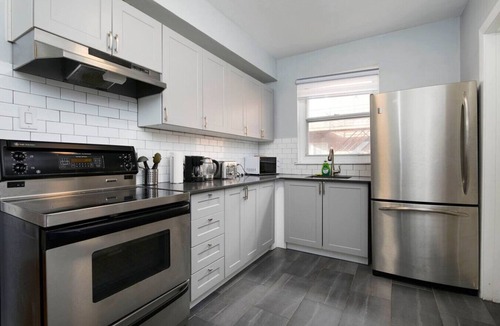 Cote-Des-Neiges—Notre-Dame-De-Grace Apartment | Spacious & Trendy 2BR – Live Montreal