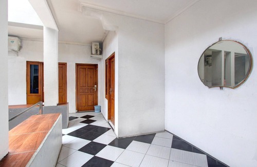 Central Yogyakarta House | Spacious Triple Suite for Groups with Free WiFi