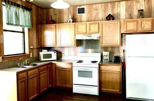 Zwolle House | Spacious Triplex Cabin with Lake View & Fishing Pier, Shared Outdoor Deck, Near Zwolle, LA