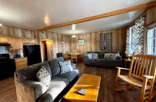 Zwolle House | Spacious Triplex Cabin with Lake View & Fishing Pier, Shared Outdoor Deck, Near Zwolle, LA